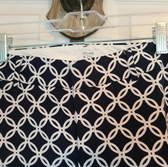 Crown & Ivy Woman's Pants, Size: 10 Color: Black w/ pattern - Picture 6 of 12